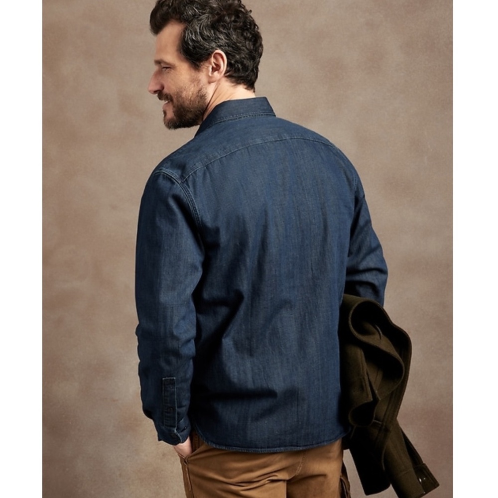 Banana Republic Men's Chambry Button Down - Large